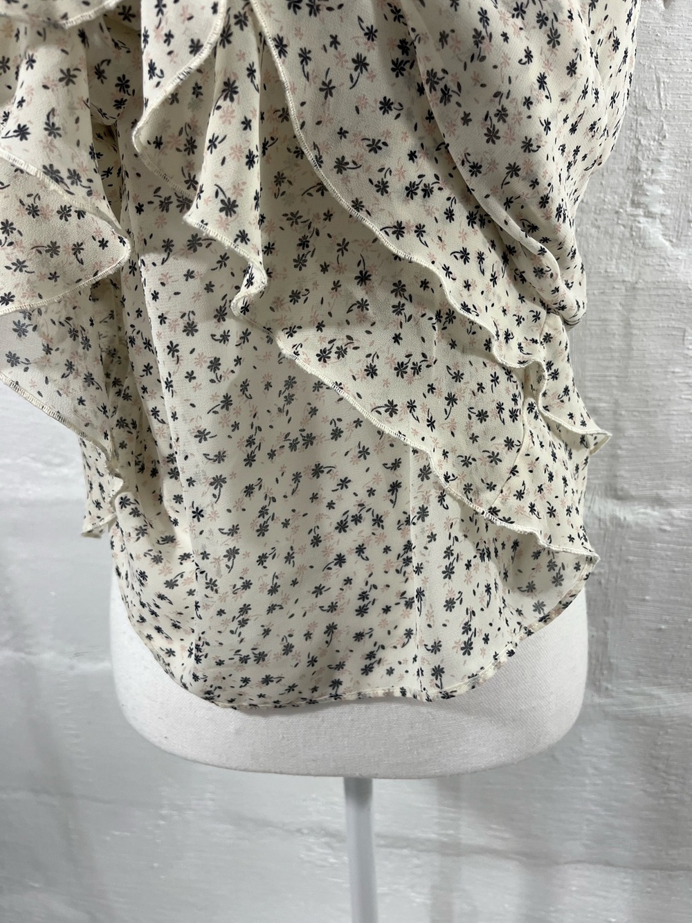 CABI SLEEVELESS RUFFLE TRIM TOP - Picture 7 of 13